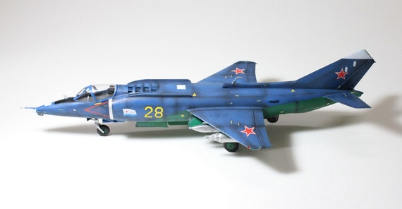 プロ製作モデル ロシア海軍 Yak-38 Forger 1:48 (プロの技術により製作