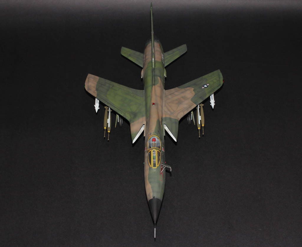 F-105D サンダーチーフ ベトナム戦争 1:48 (プロの技術で