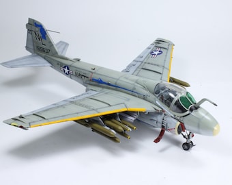 Pré-encomenda do A-6E Intruder VA-52 da Marinha dos EUA, piloto da Guerra do Vietnã 1:48 (construído e pintado por profissionais qualificados)