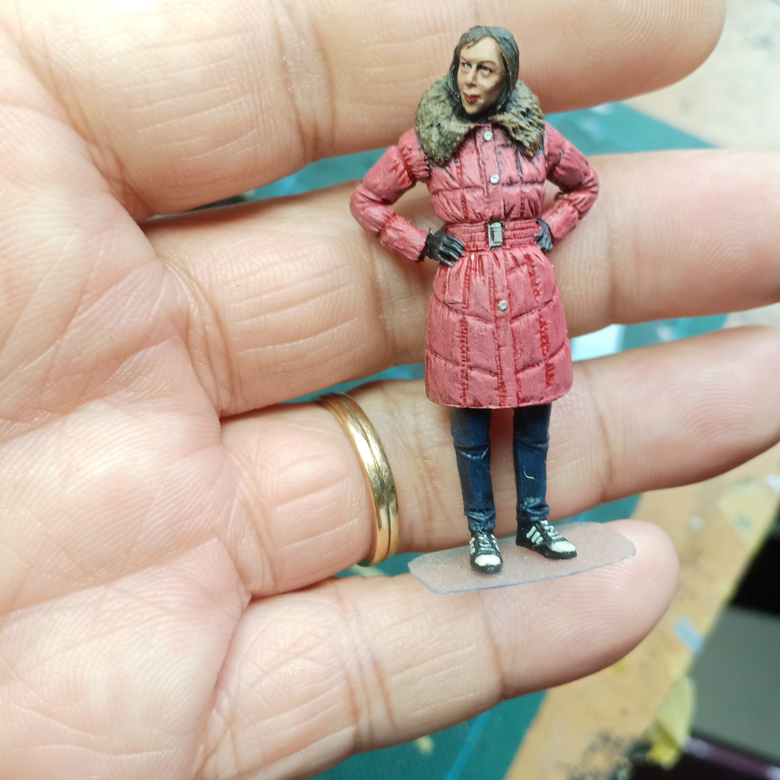 Figurine Fille Civile Européenne 1:35 – Peinte à La Main – Résine – Pour Dioramas Ou Collection