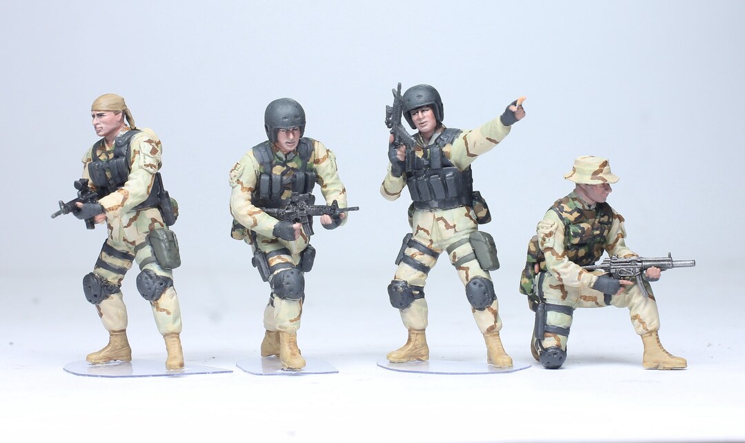 Painted Figure Delta Force Team (04 Figures) in Fight