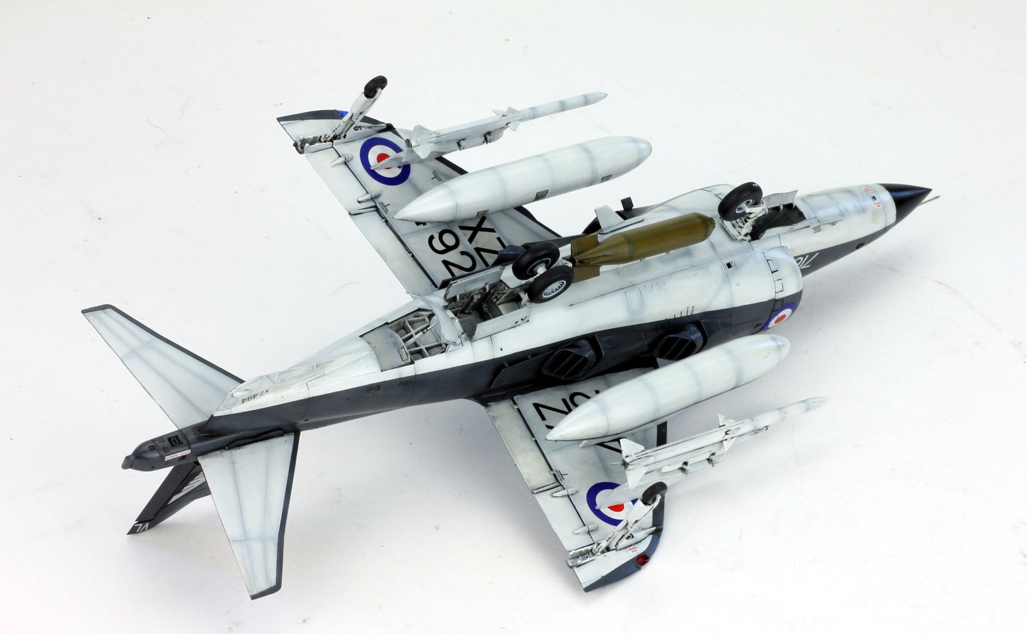 イギリス海軍シーハリアー FRS.1 1:48 プロビルドモデルを予約注文