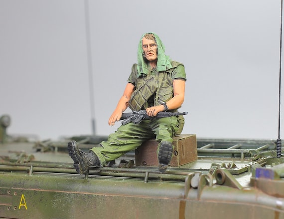 ベトナム戦争で休息中の米海兵隊兵士の塗装済みフィギュア 1:35