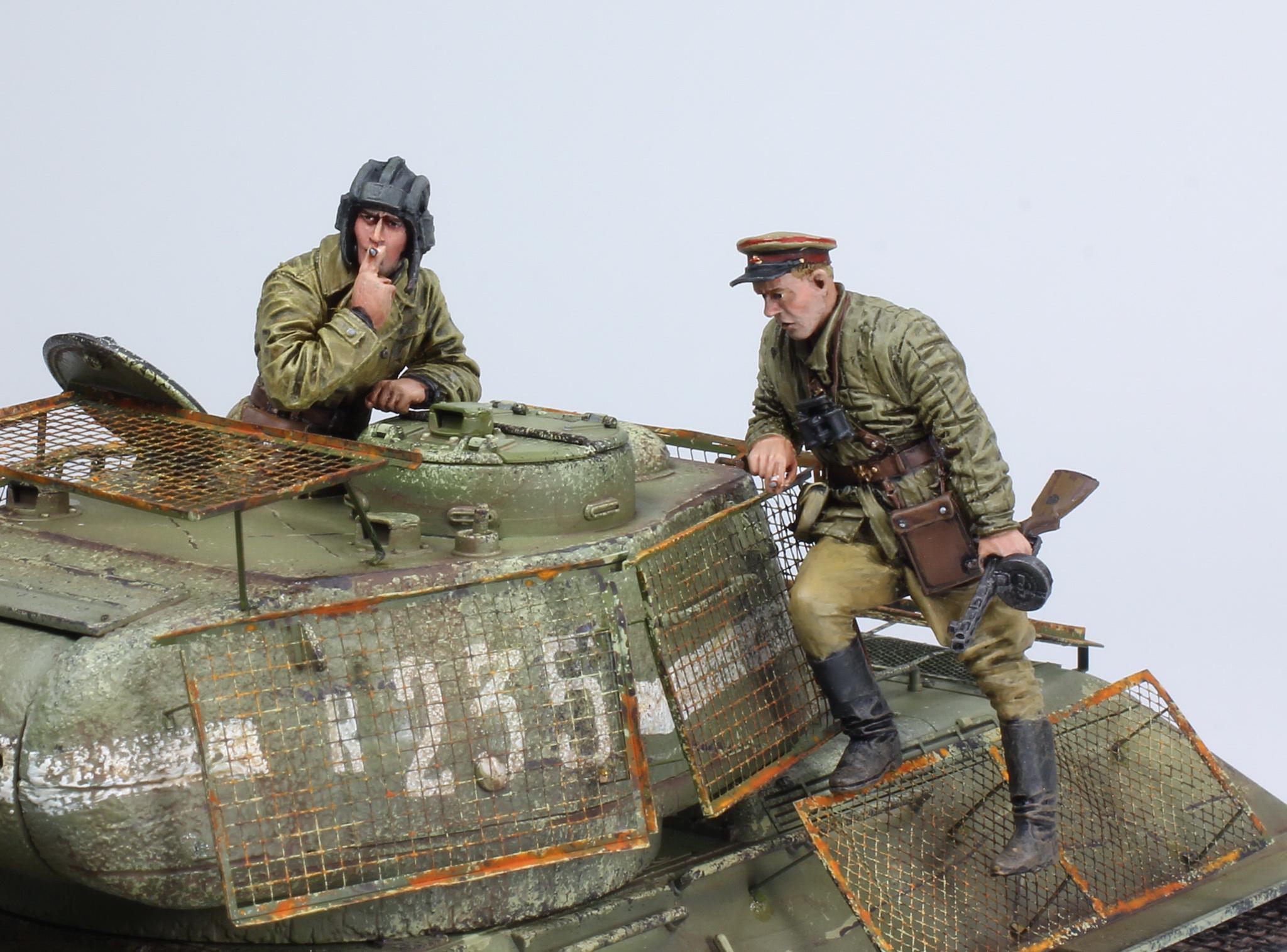 Set 9 1:35 Propainted Soviet Soldiers Celebrating Victory 1945