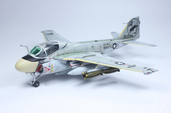 ミニカー A-6E INTRUDER Amazon.com: Century Wings Grumman A-6E Intruder USMC VMA(AW)-121