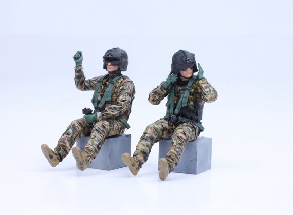 塗装済みフィギュア 02 現用米軍ヘリコプターパイロット UH-60