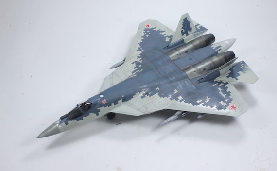 ロシアの SU-57 フェロン モダンウォー 1:48 を予約注文 (プロの