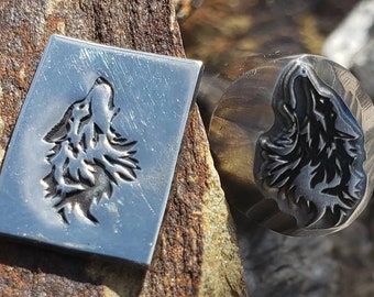 Heulender Wolf Stempel aus Metall