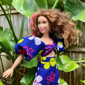 Doll Clothes - 3 Piece Blue Summer Set by Laylee M Doll Clothes - Free shipping USA 

 
 Curvy Doll 3 Piece Set:
 Long Pants, shorts & Big Sleeve top- Laylee M Doll Clothes $ 19.99

Handmade in USA
Dolls are NOT included