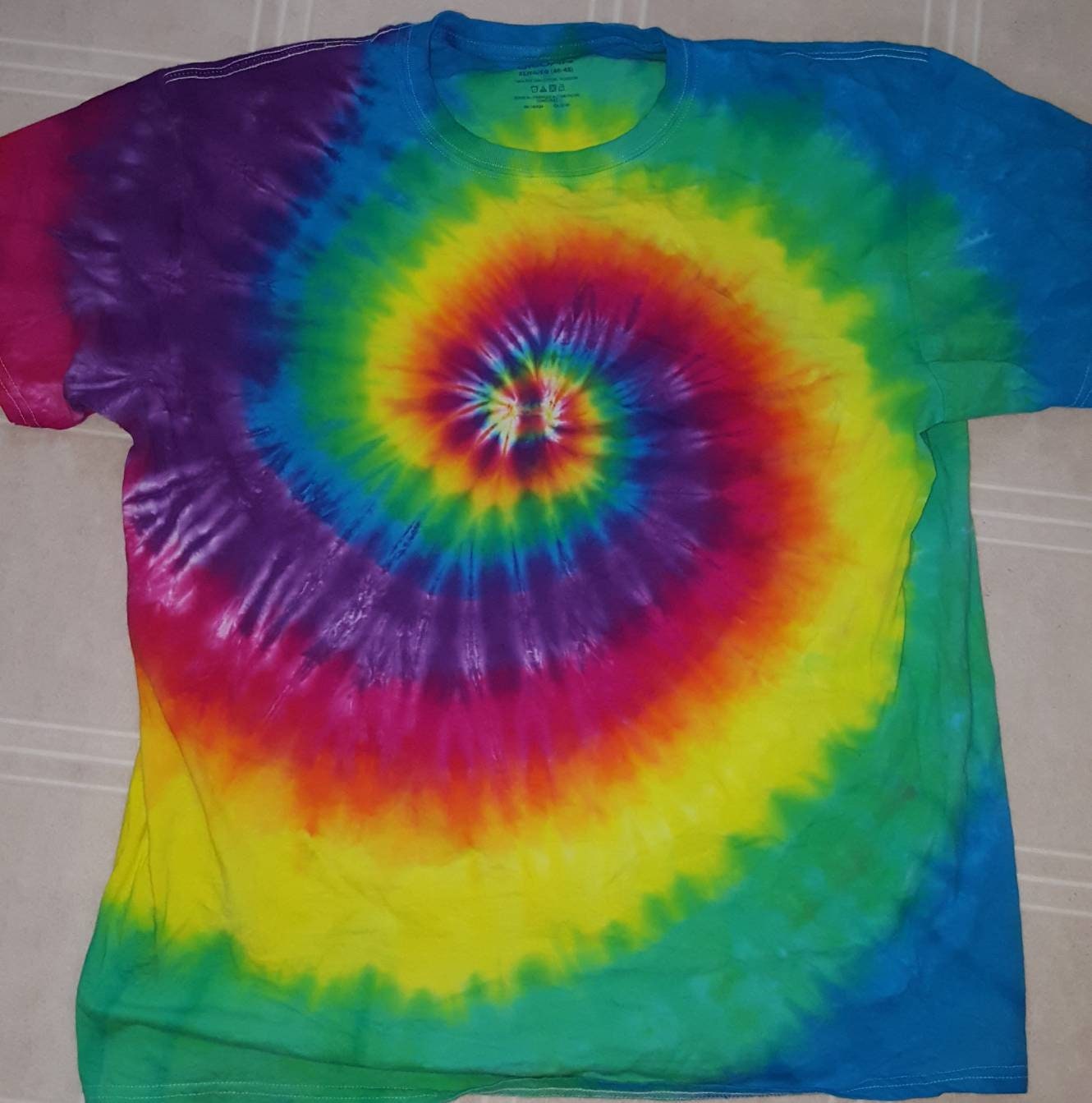 Playera hippie teñida 2025 espiral