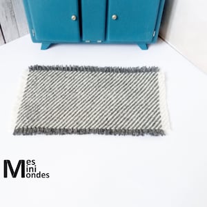 Miniature rug for Doll House scale 1/12th.