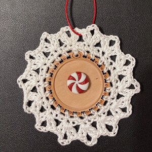 Crochet and Wood Christmas Ornament 2 | Crissy Crochet