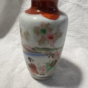 Vintage Japanese Kutani hand painted porcelain vase