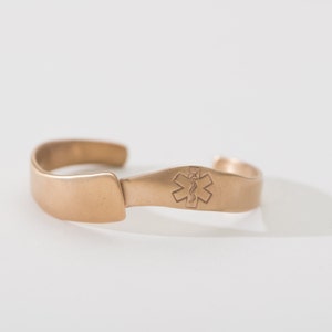 Stylish Medical Alert Bracelet | Elegant Medical ID Jewelry For Men & Women | Customizable, Engravable