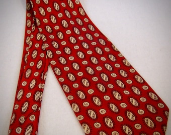 Distinguished & Intricate Vintage 1940&#39;s &#39;6 Shield&#39; Design Necktie