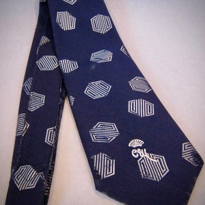 Unique & Handsome Vintage 1970&#39;s &#39;Greek Key Pattern&#39; Countess Mara Necktie