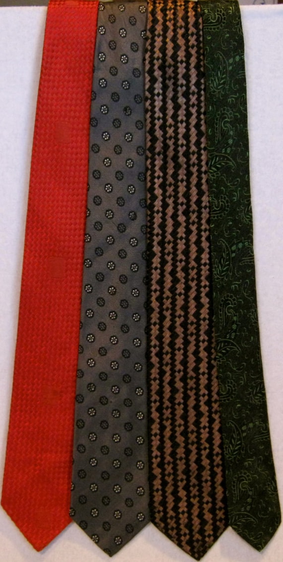 Handsome Lot of Vintage 1960's 'Mod' Neckties - image 1