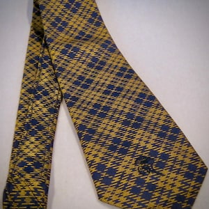 Traditional & Handsome Vintage 1970&#39;s &#39;Tartan&#39; Countess Mara Necktie