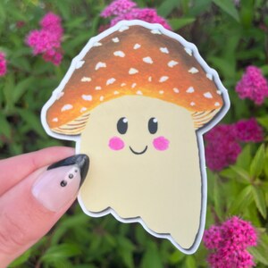 Sticker fantôme champignon, sticker cottagecore, sticker champignons, peinture champignon vénéneux, cadeau Ghostcore, mignon décor forestier, fantasy goblincore