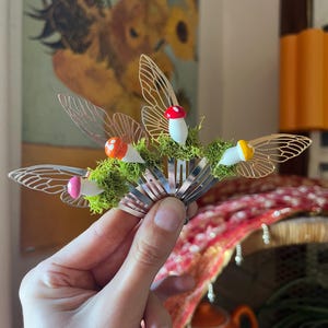 Handmade Fairy Wing Hair Clip with Mushrooms and Moss – Whimsical Woodland Hair Accessory for Festivals, Cosplay, Wedding, Fairycore