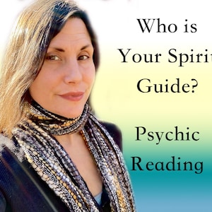 Puede incluir: Una mujer con cabello largo y castaño que lleva una camisa negra y una bufanda colorida. El texto "Who is Your Spirit Guide? Psychic Reading" está en el fondo.