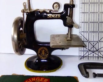 SINGER SEWING MACHINE No. 20