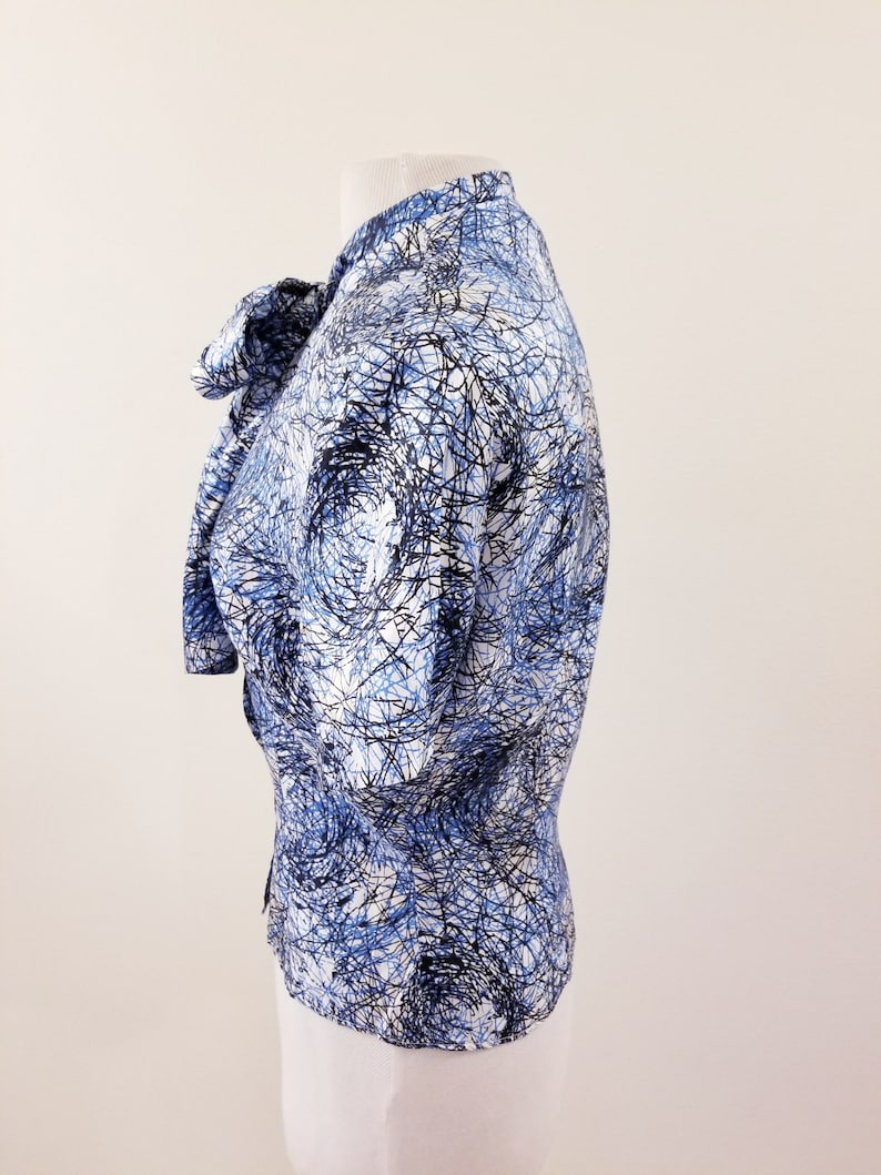 Bow Front Detail 38 Bust 60/'s Does 40/'s Vintage Blue Print Blouse