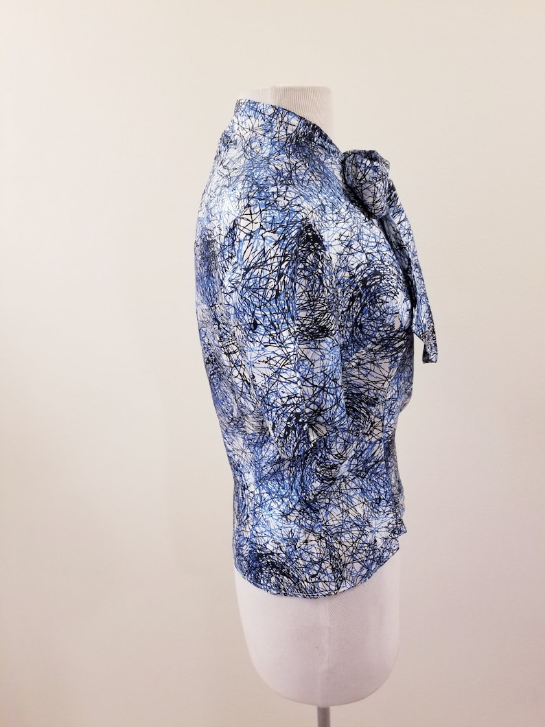 Bow Front Detail 38 Bust 60/'s Does 40/'s Vintage Blue Print Blouse
