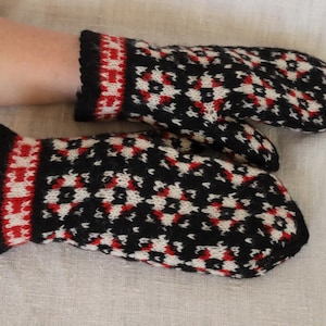 Handknitted Wool Mittens: Latvian Patterned, Lined