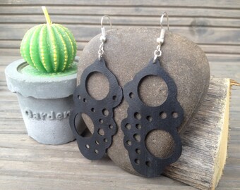 Earrings made of recycled rubber