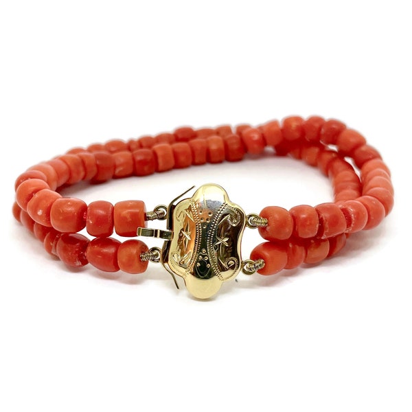 Bracelet 2 brins en corail rouge avec fermoir 14 carats. Marqué à l'or hollandais et corail rouge de Guinée naturel