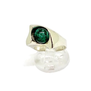 Bague moderniste en argent avec pierre d&#39;Eilat. Argent sterling 925 poinçonné.