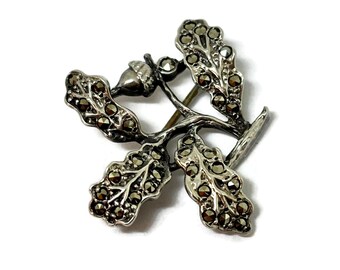 Marcasite brooch pin. OAKTREE branche with oak and oak leaves. Silver hallmarked