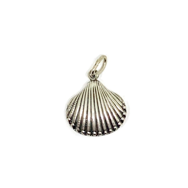 Seashell charm. Vintage silver charm for bracelet or necklace
