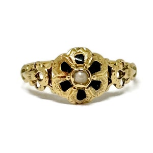 Vintage ring US size 7 1/2 with a small pearl and black enamel.