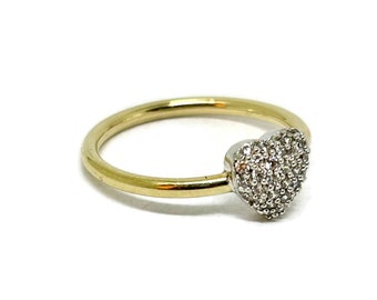 Diamond heart 14 kt yellow gold ring.