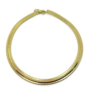 1970S rolled gold  necklace. Beautiful necklace. Vintage   jewelry of the 70s