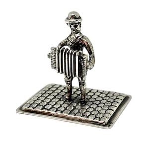 Silver miniature accordion player. Dutch silver hallmarked H.Hooijkaas Schoonhoven.
