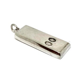 Pendentif lingot 1 oz.  Lingot d'argent de 1 oz. David Scott Walker DSW Lingot Elisabeth 80 ans. Poinçonné Sheffield 1980.