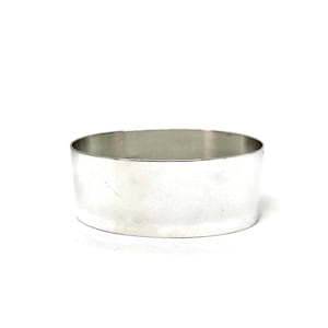 Oval Napkin ring. Silver 925 hallmarked napkin holder.