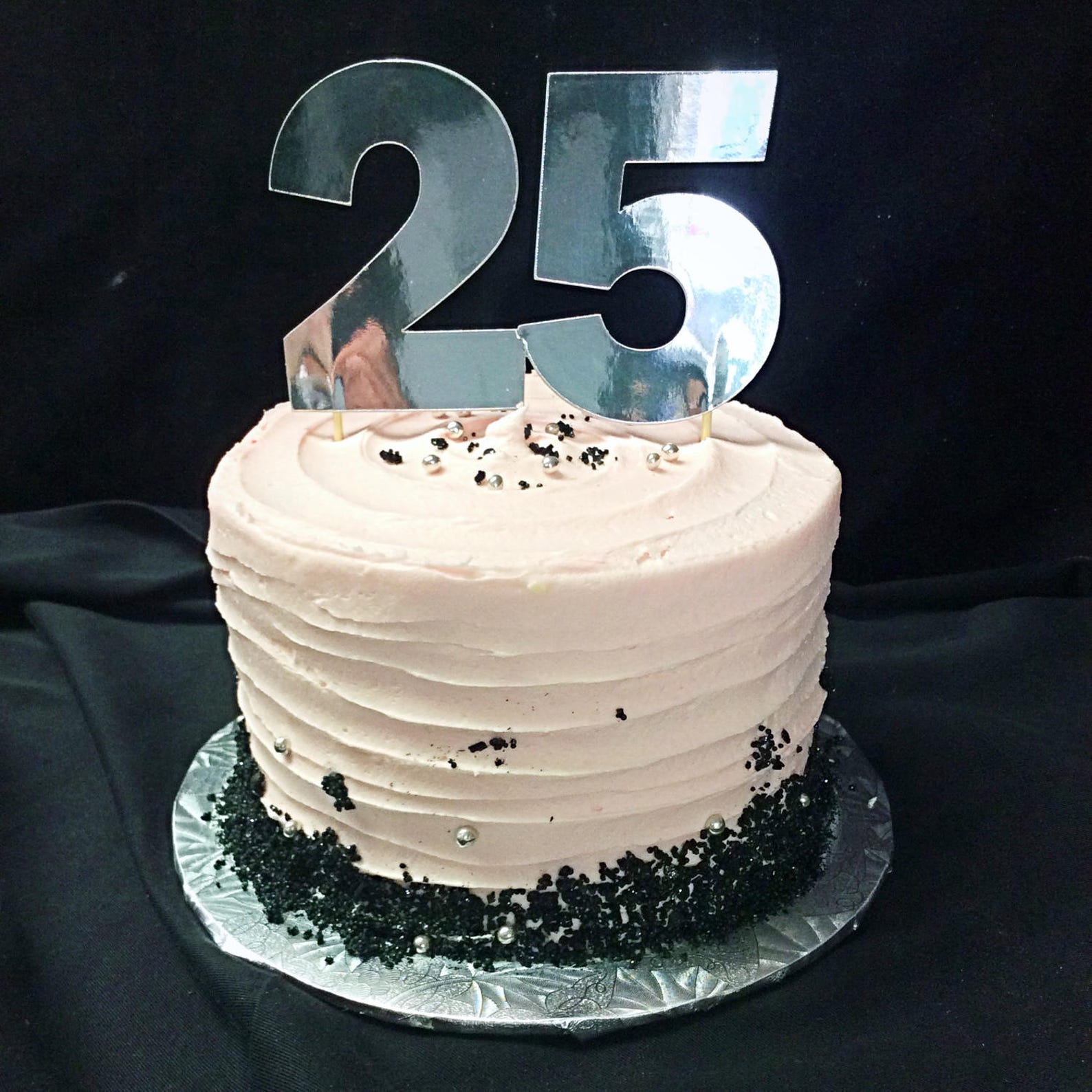 Торт на 25 мужчине. Торт на 25. Торт на 25 летие. Торт на 25 лет девушке. Торт на 25 лет мужчине.