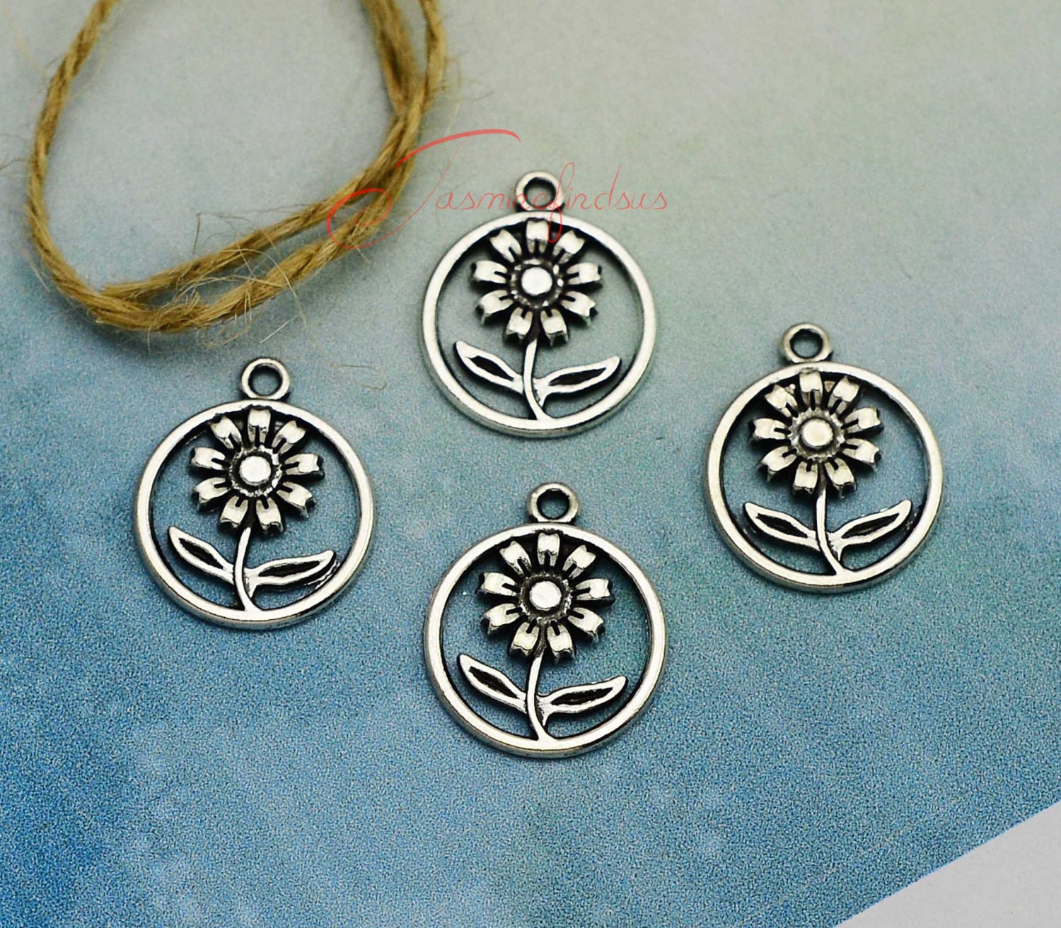 Daisy Charms 18x15mm 25pcs Silver tone Daisy flower Charms Pendants