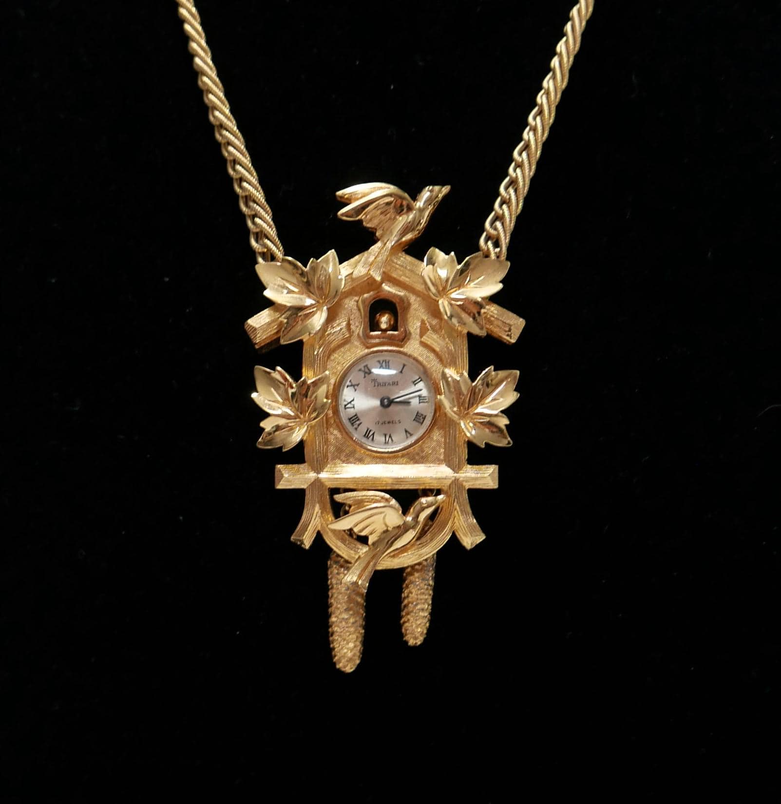 Rare vintage Trifari cuckoo clock watch necklace Vintage Trifari Cuckoo Clock Bird Figural Watch Pendant  main image 2