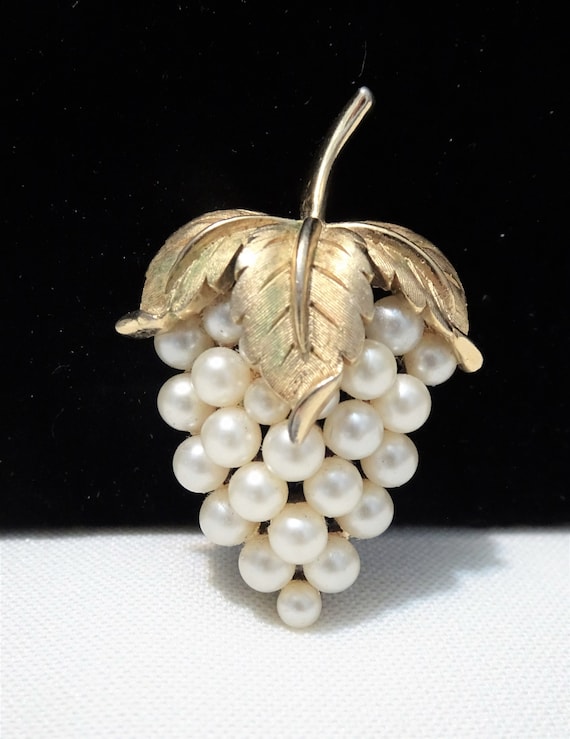 Signed Crown Trifari - Grape Cluster Brooch Pin -… - image 8