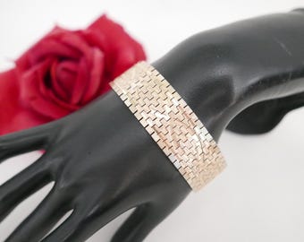 FLUIDABLE Moira - Bracciale rigido da donna, in acciaio al titanio placcato oro 18 carati, ampio elastico e aperto, stile minimalista, con chiusura a scatto, idea regalo per anniversario