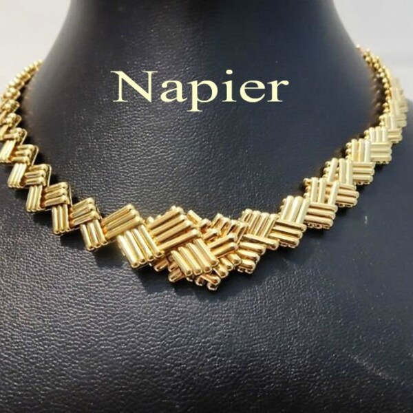 Signed NAPIER - Gold tone Modernist Necklace  - 1980s - Vintage