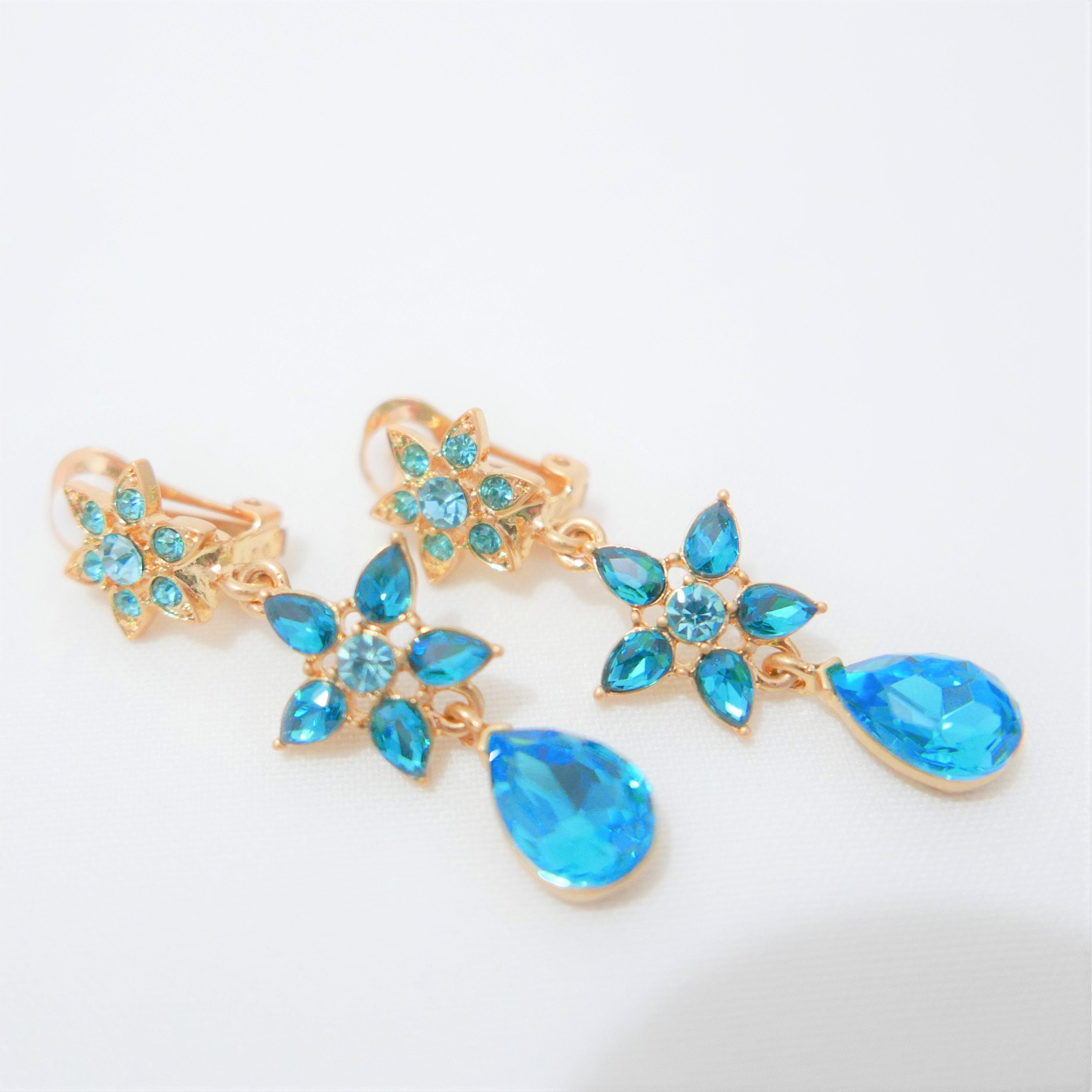 Boucles D'oreilles Pendantes Oscar De La Renta - Cristaux Verts, Clip, Plaqué Or