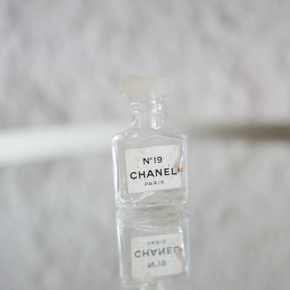 Chanel No 19 Vintage Miniature bottle MINI 2 ml. … - image 2