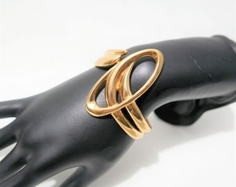 Signed TRIFARI - Bracelet - Wide Statement XL Gold Tone Hinged Clamper Bracelet - Vintage 1980s