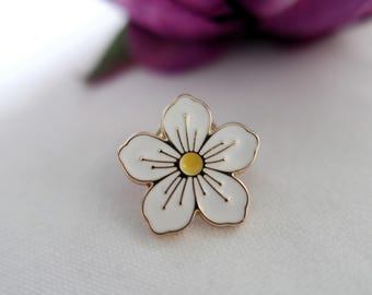 Burberry White Flower pin brooch marked Signed
